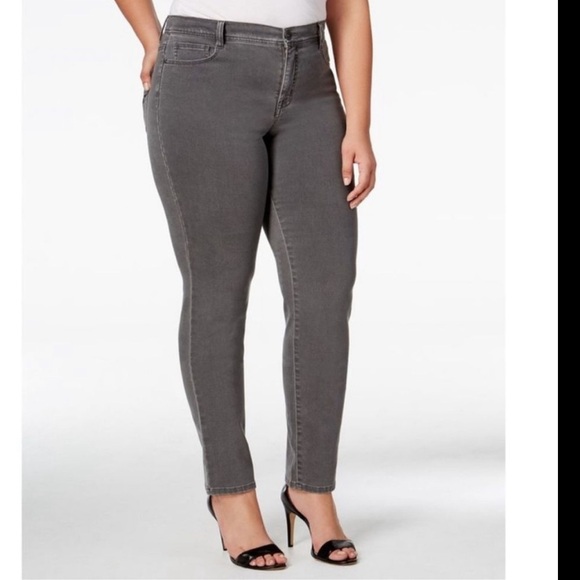 Flash SALE $5 NWT 18W, Style & Co Women's Plus Size Tummy-Control Slim-Leg Jeans - Picture 3 of 3
